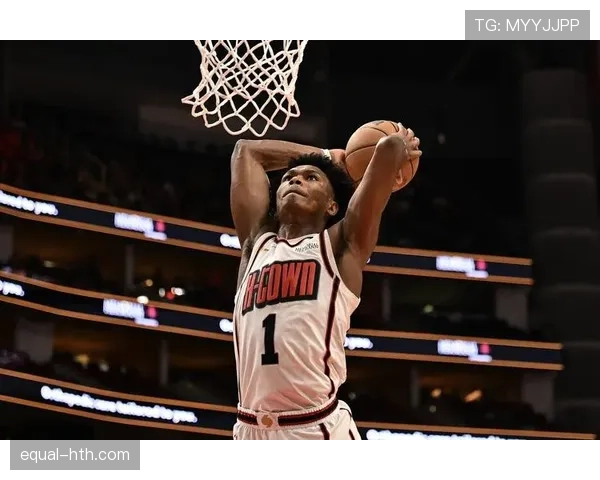 阿门·汤普森无球跑动效率提升，助力球队拉开三分火力差距